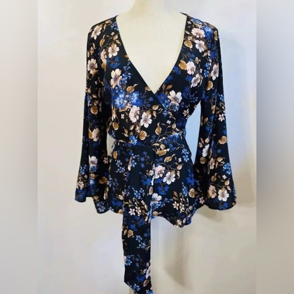 Amour vert Wide Sleeve silk Wrap blouse - Picture 1 of 4